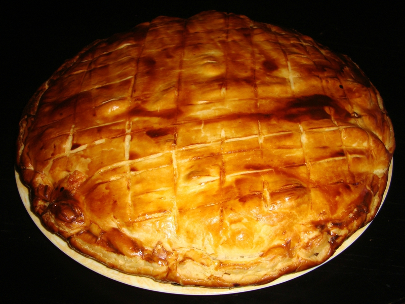 Galette salée à l&rsquo;écrasé de pommes de terre au persil et au reblochon