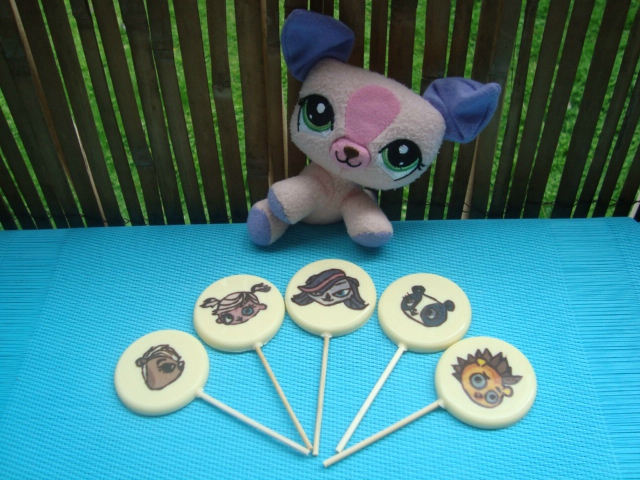 Comment faire des sucettes en chocolat avec le dessin des héros favoris de vos enfants