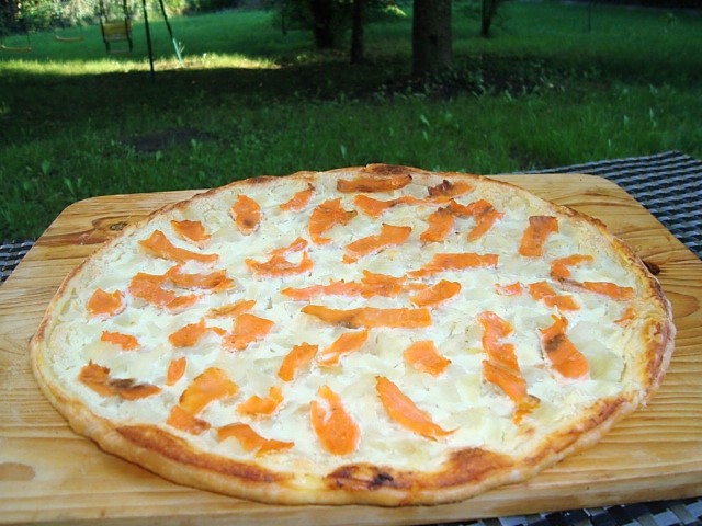 Flammekueche feuilletée à la truite fumée