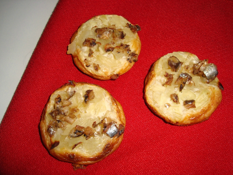 Mini-feuilletés de sardines à l&rsquo;huile façon flammekueche