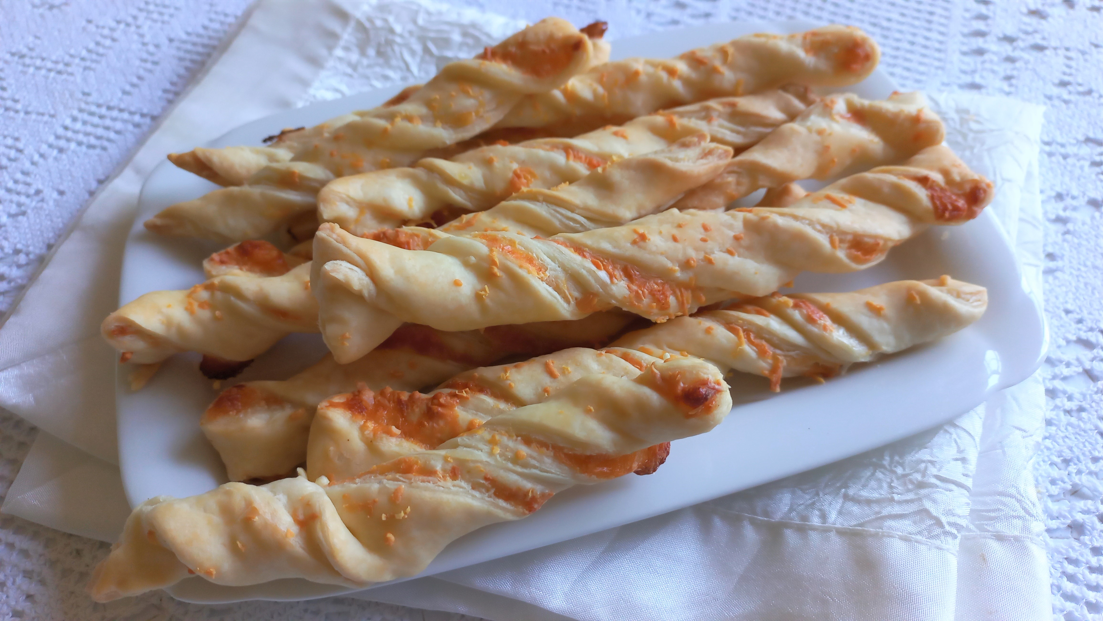 Tresses apéritives au gruyère et à la mimolette