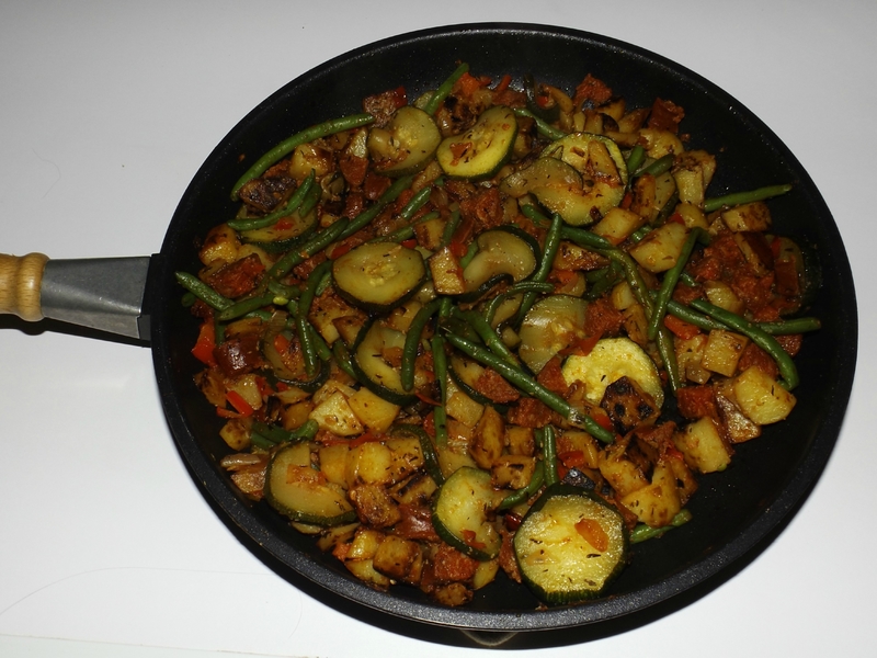 Poêlée de pommes de terre et de légumes façon basquaise