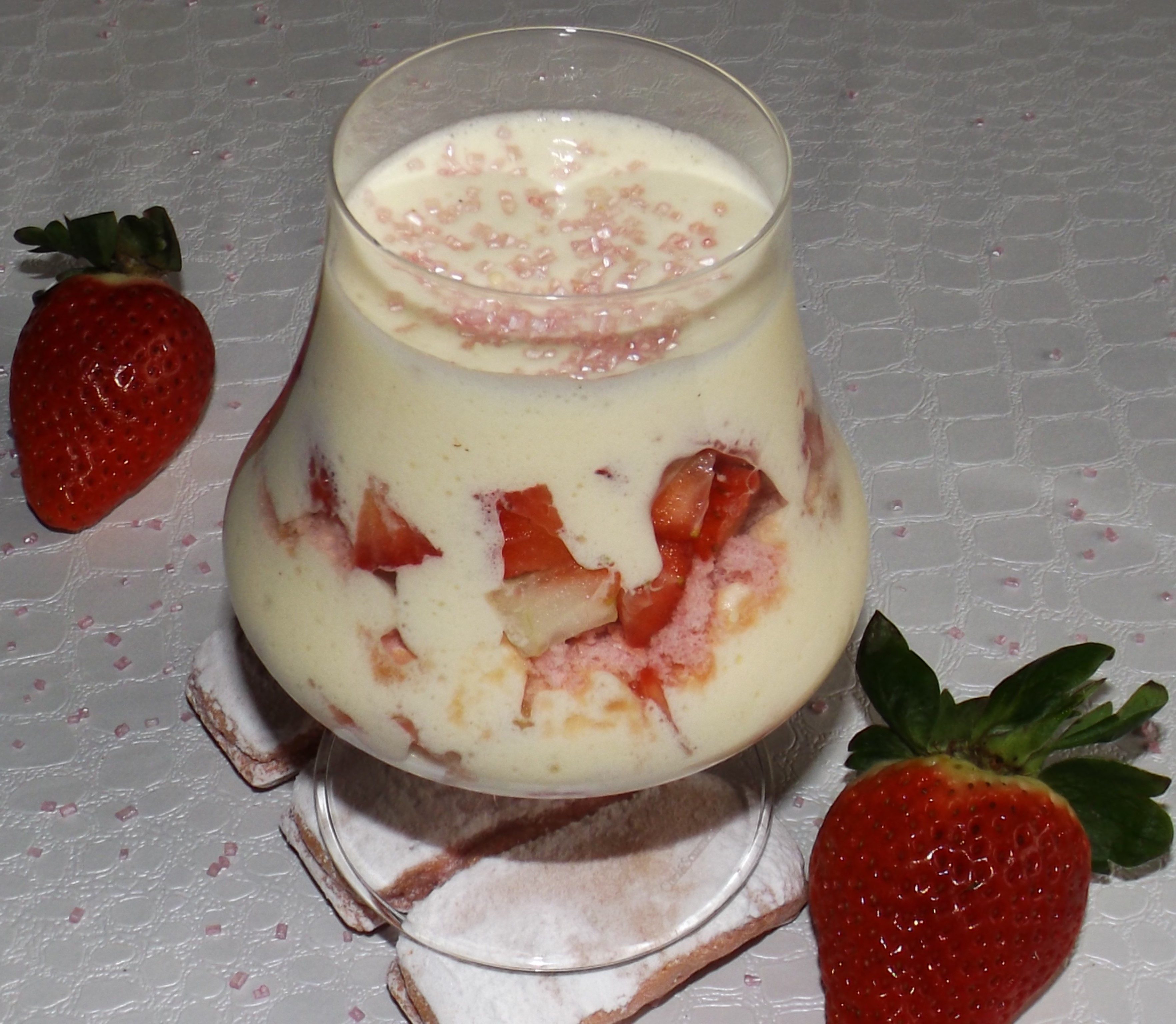 Tiramisu aux fraises et aux biscuits roses de Reims