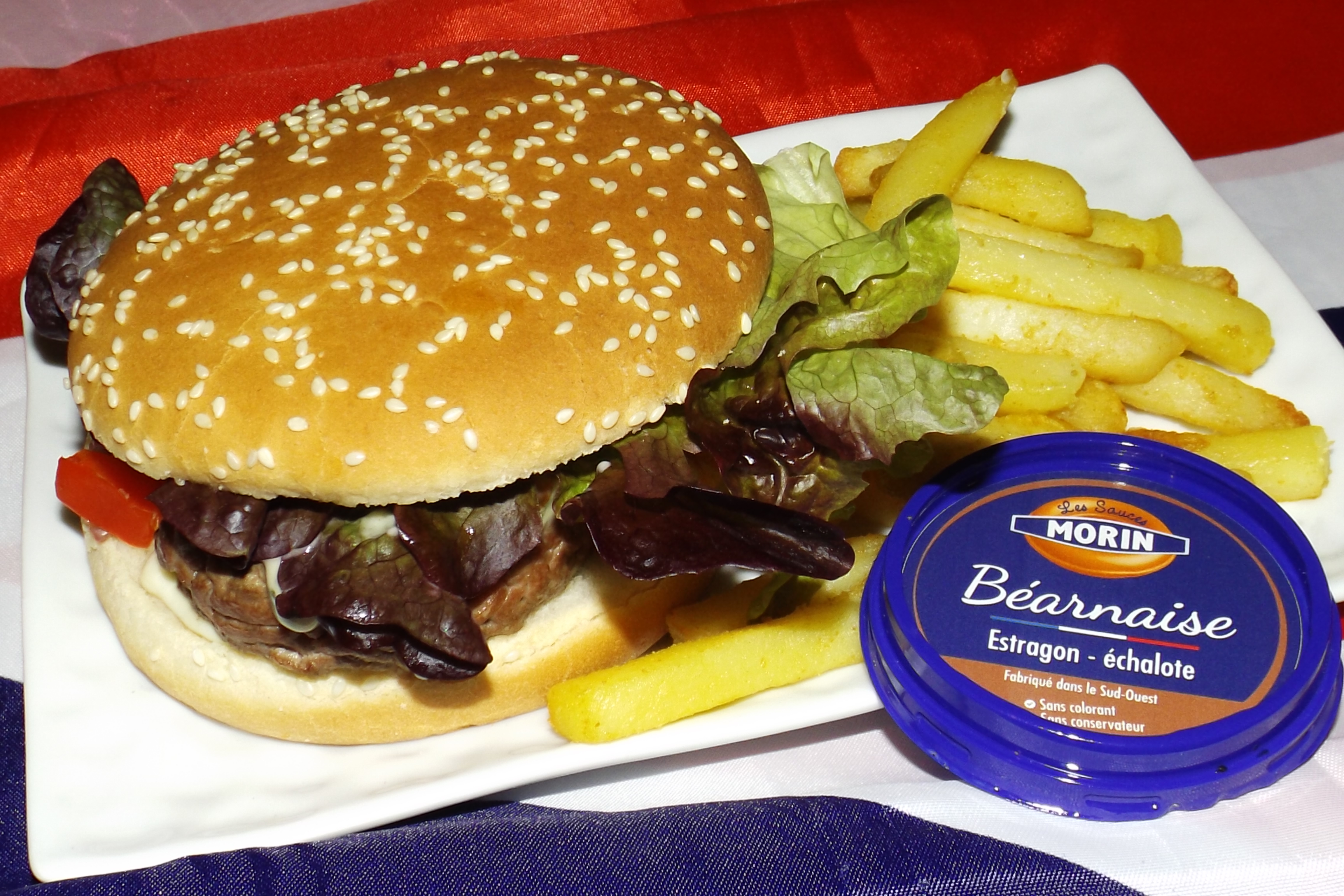 Hamburger au bœuf et à la sauce béarnaise