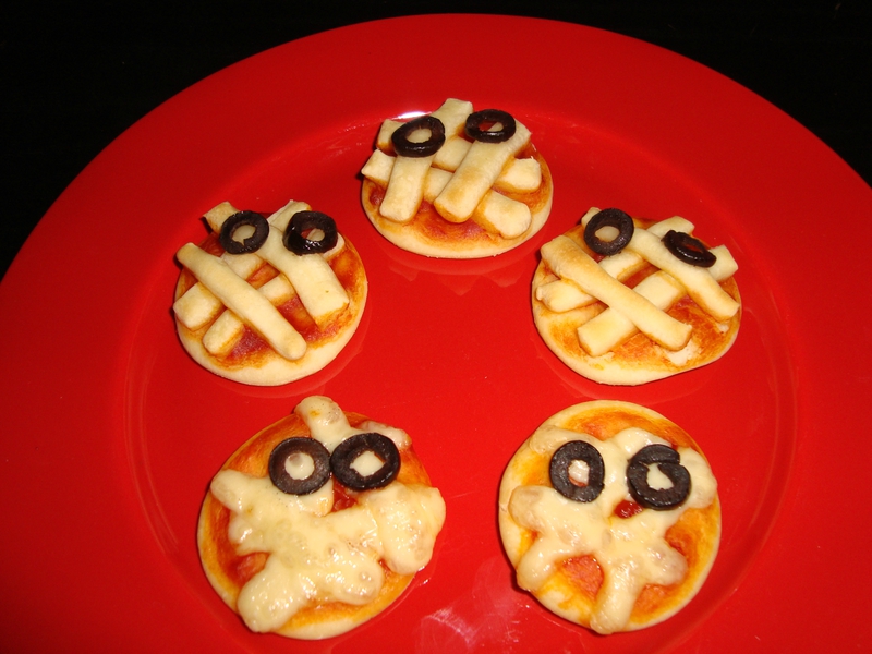 Mini pizza momies pour Halloween (facile)