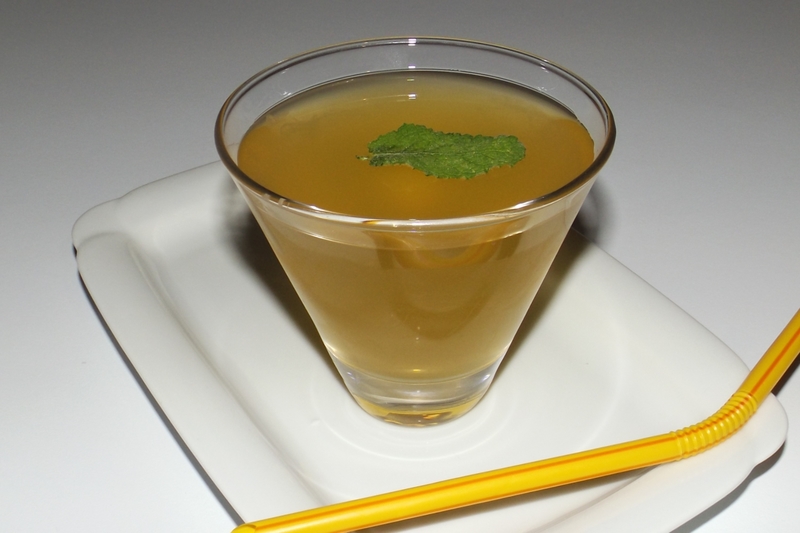 Thé glacé pamplemousse, vinaigre de cidre et menthe