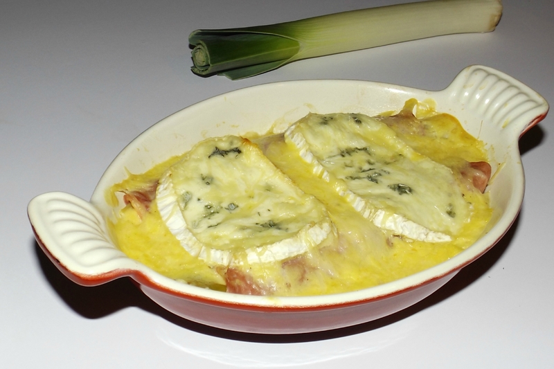 Poireaux au jambon gratinés au Bresse Bleu