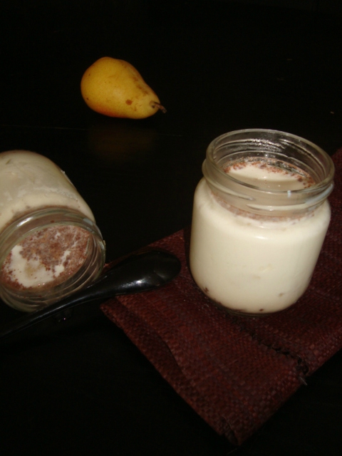 Yaourt aux poires et aux pépites de chocolat