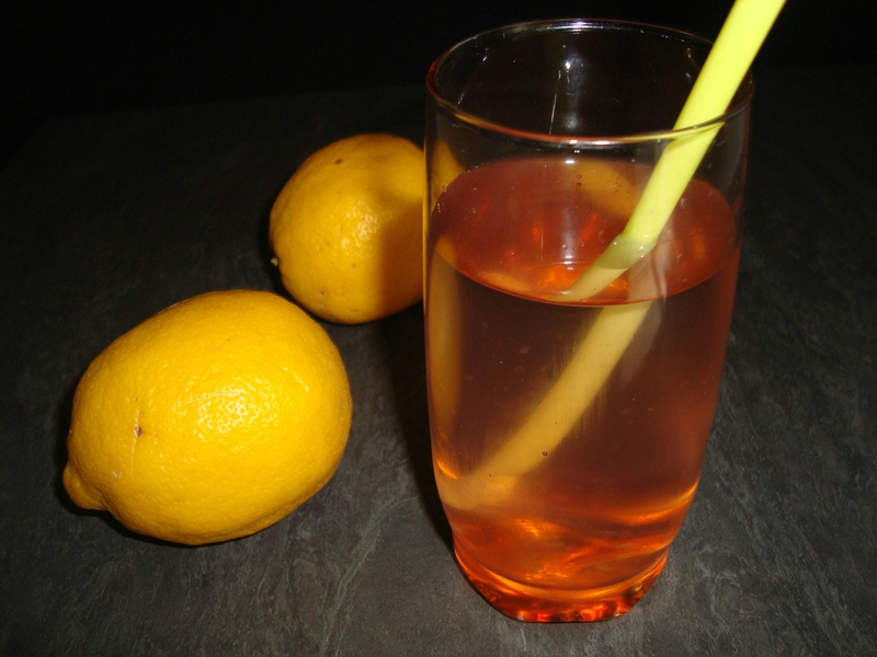 Eau aromatisée aux cerises et au citron    (detox water)