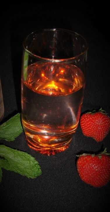 Eau aromatisée fraise/menthe (detox water)