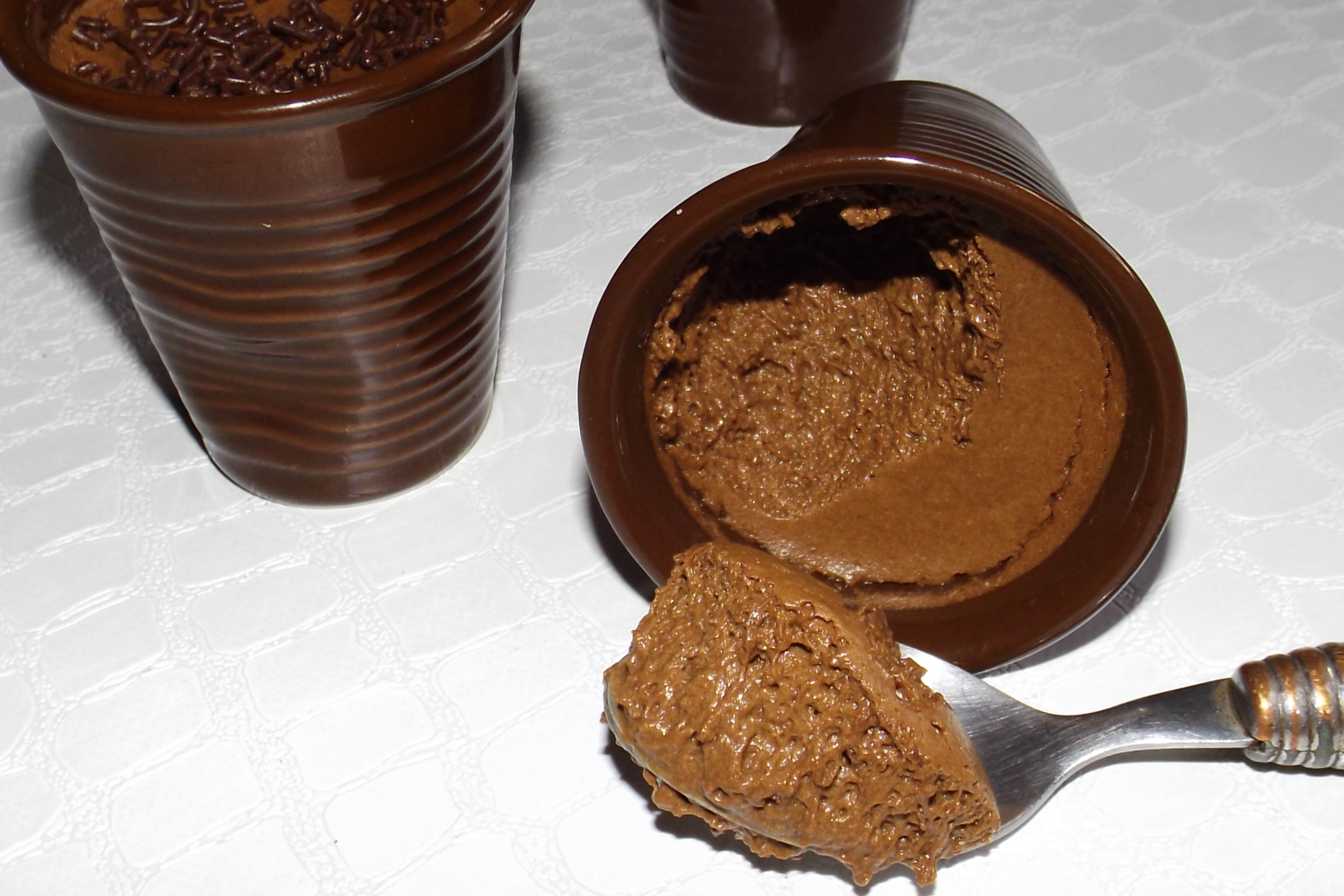 Mousse au chocolat noir et au lait concentré