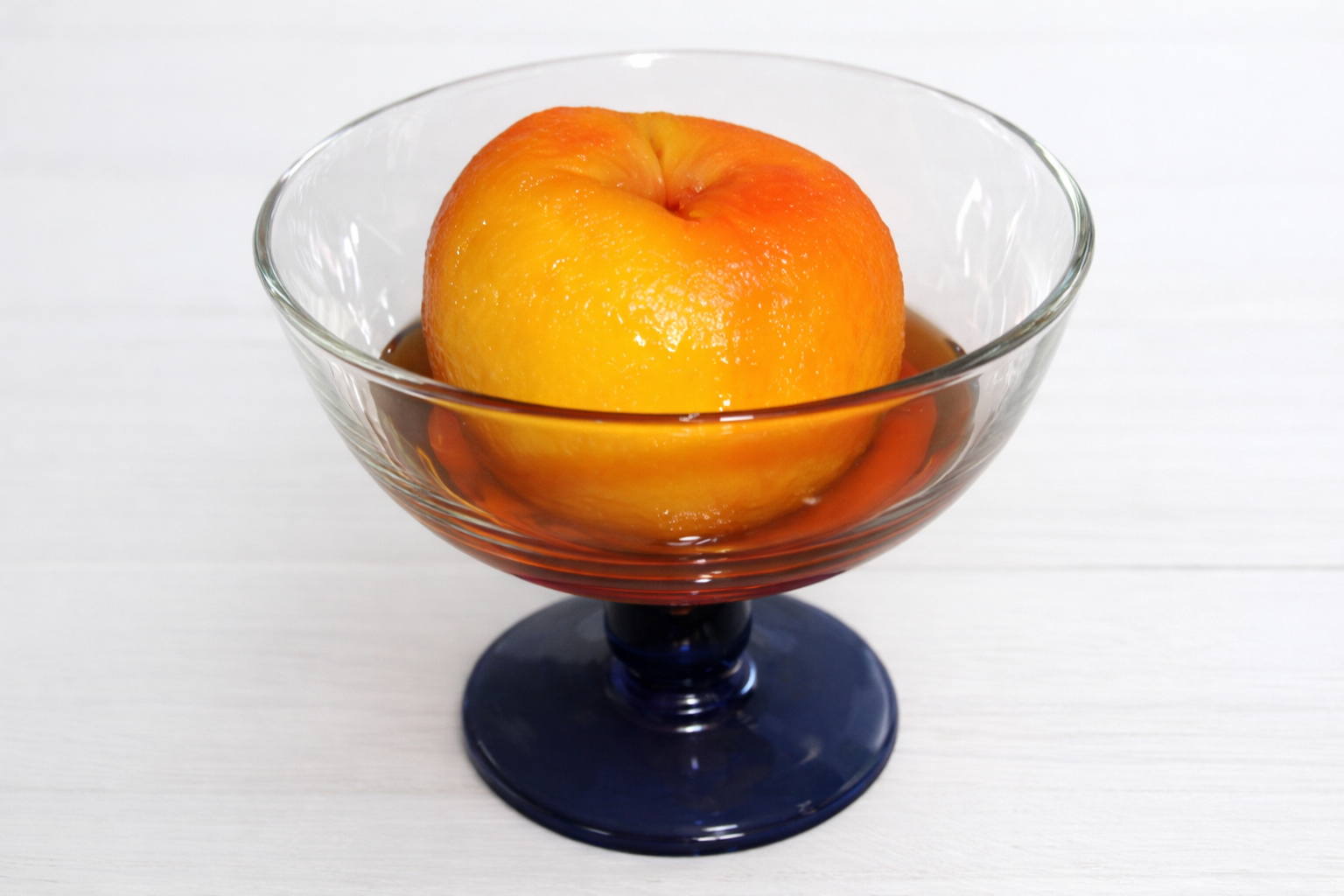 Pêches pochées au muscat et au jasmin (recette facile et parfumée)