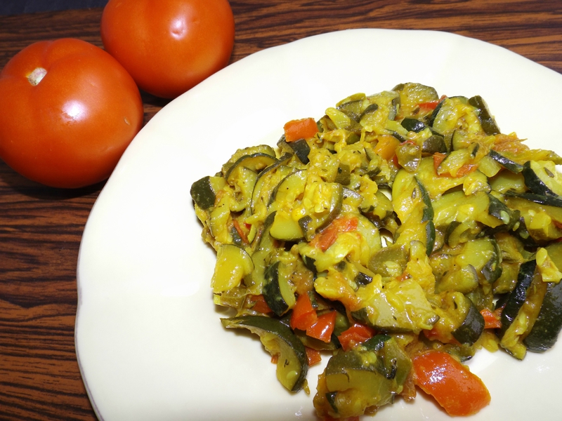 Poêlée de courgettes et de poivrons au curcuma