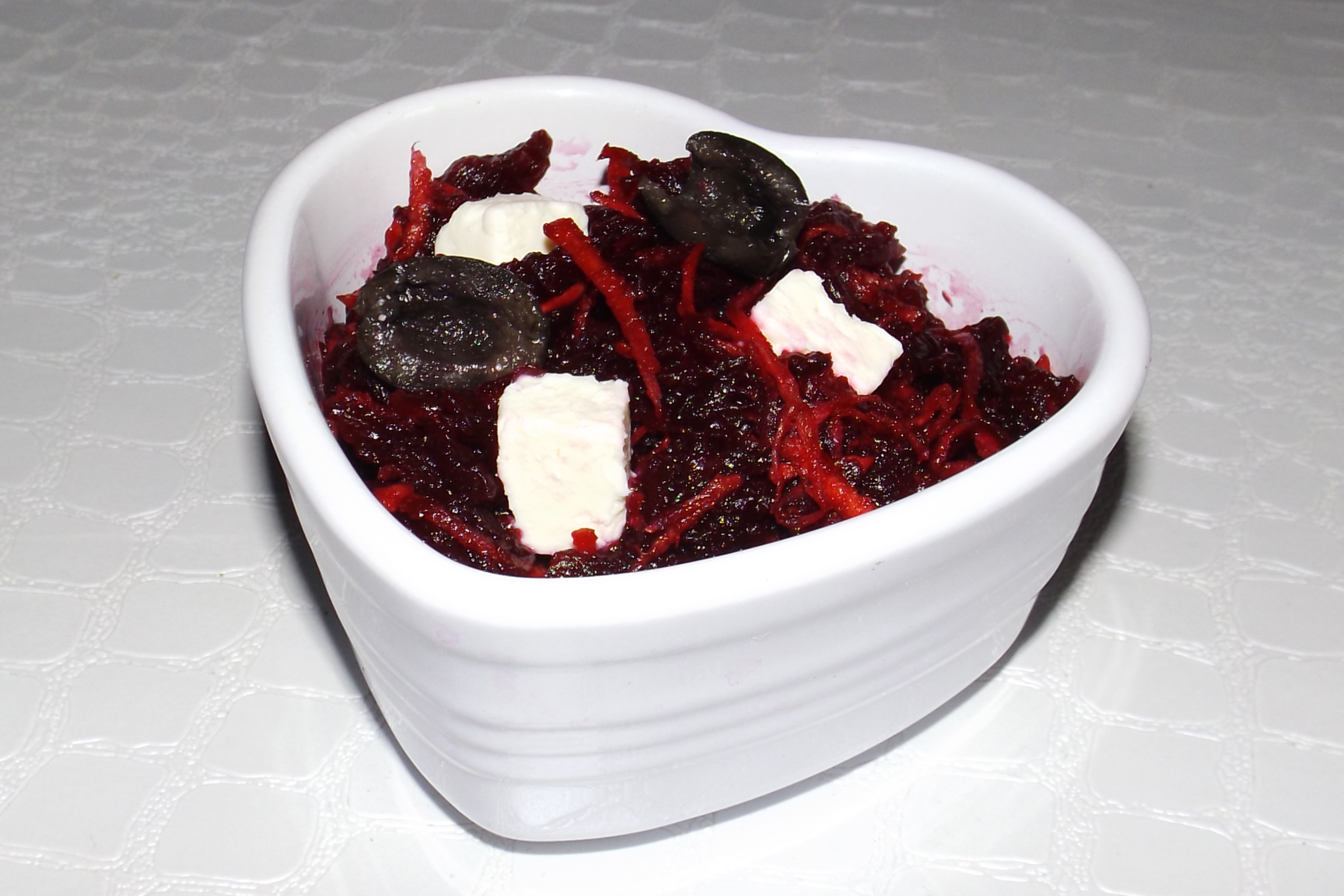 Salade de betteraves rouges et de carottes râpées à la feta