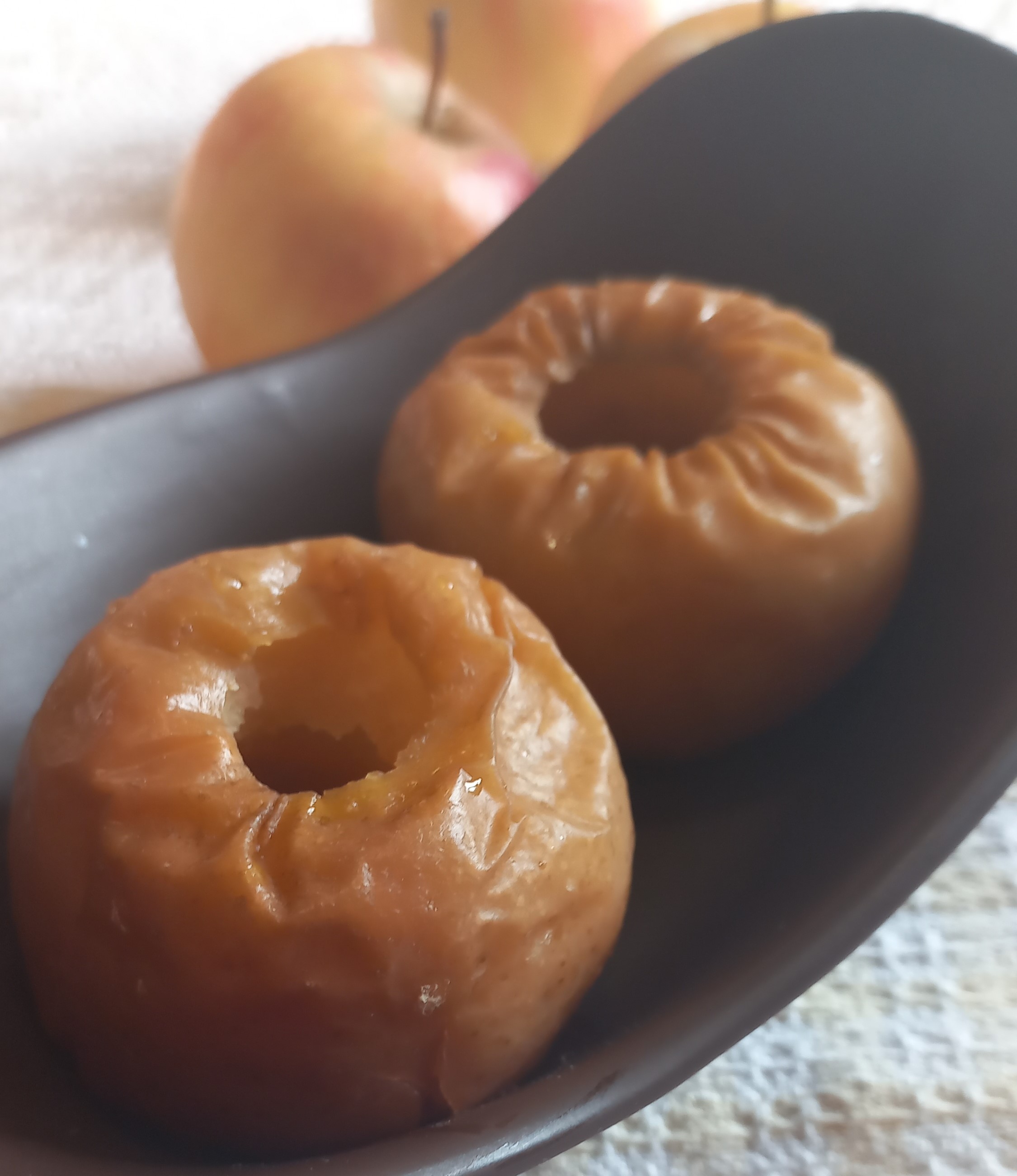 Pommes au Four de Mamie : Un Dessert Classique Facile et Réconfortant