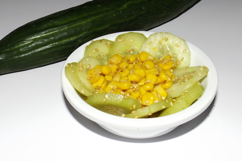 Salade de concombre et de maïs aux saveurs asiatiques