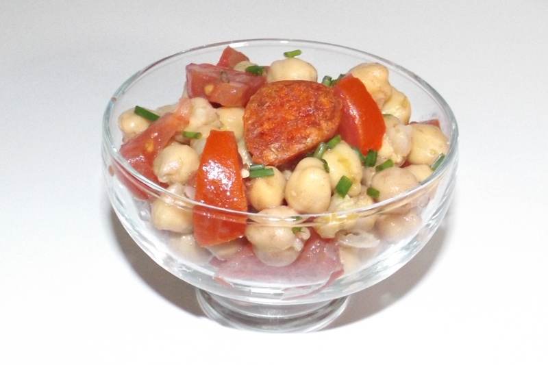 Salade de pois chiches aux tomates et au chorizo
