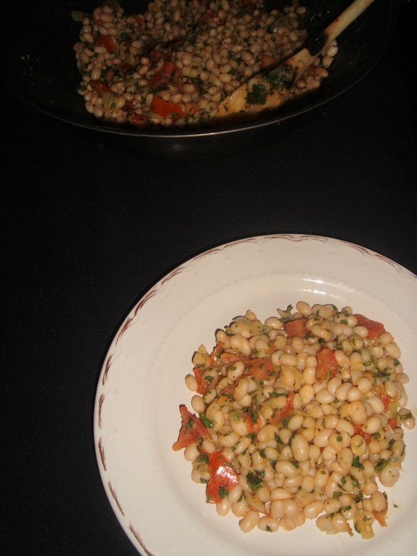 Wok de haricots cocos à la tomate et au persil (recette Veggie)
