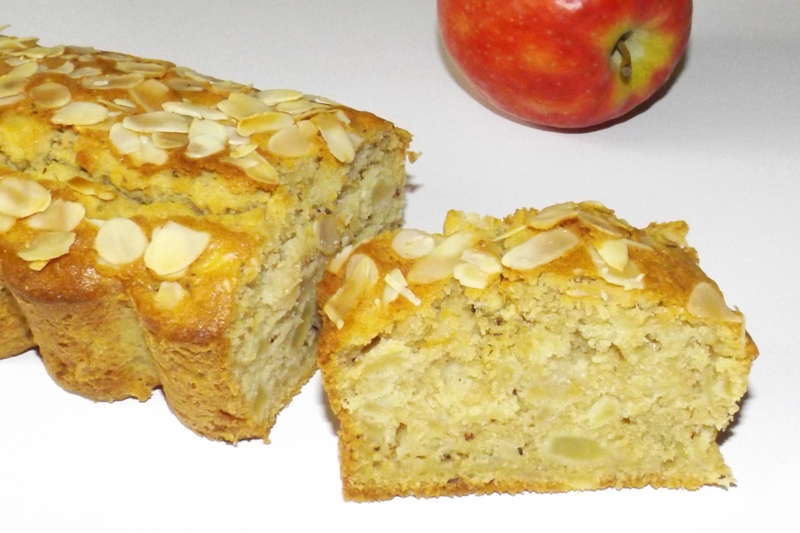 Cake aux pommes, au thé noir et à la cannelle