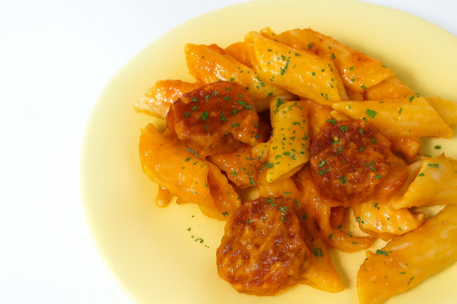 Recette Pennes au Pesto Rosso et Chorizo : Rapide et Gourmand