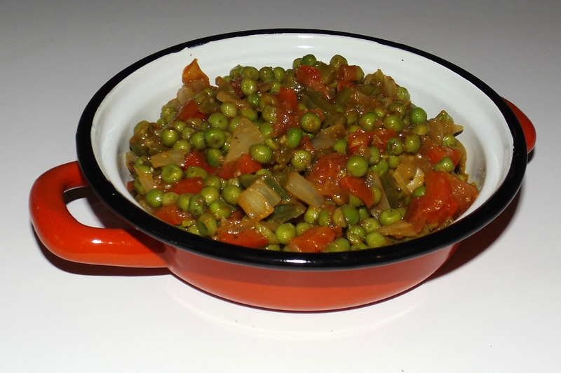 Poêlée de petits pois à la crème d’aubergine parfumée au zaatar