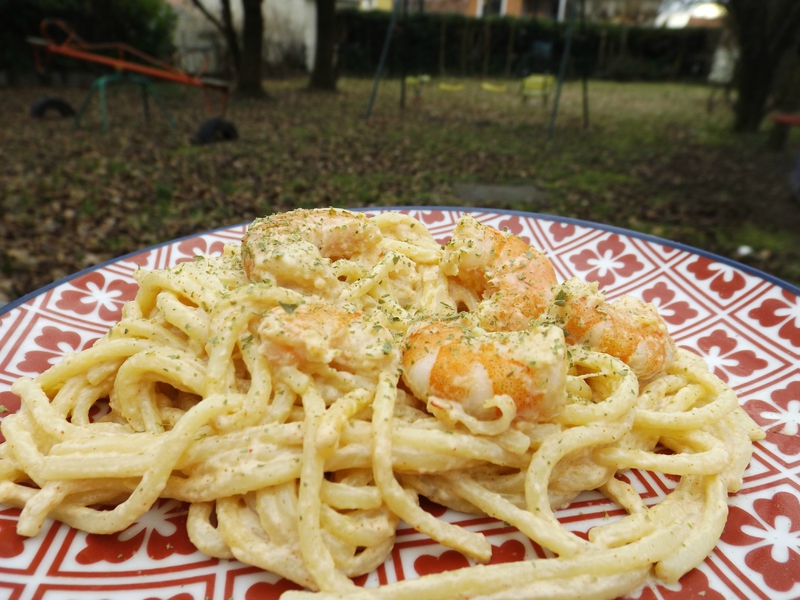 Spaghetti aux crevettes, sauce crémeuse à l&rsquo;ail et paprika