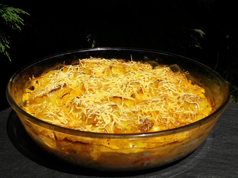 Pastel de cerdo y batats (gratin de pommes de terre et viande argentin)