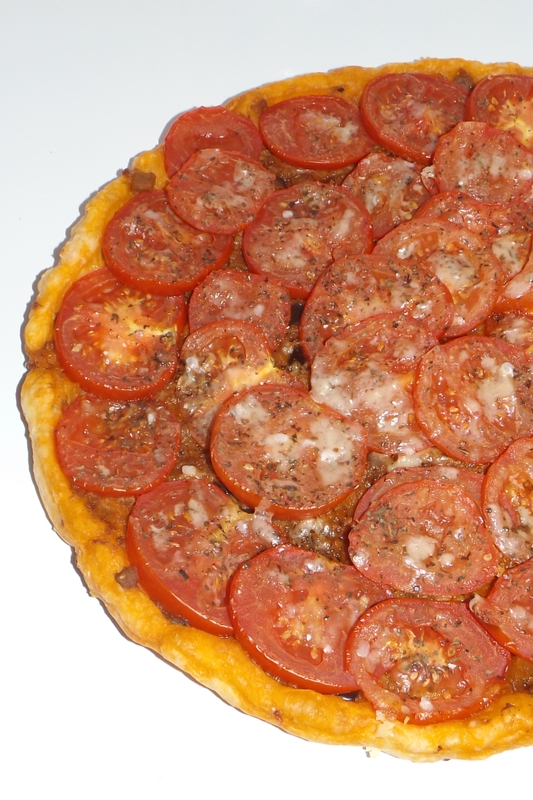 Tarte aux tomates et au pesto aux aubergines grillées