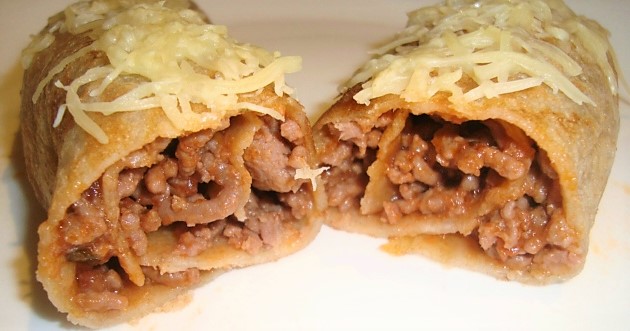 Crêpes farcies à la viande hachée et aux tomates