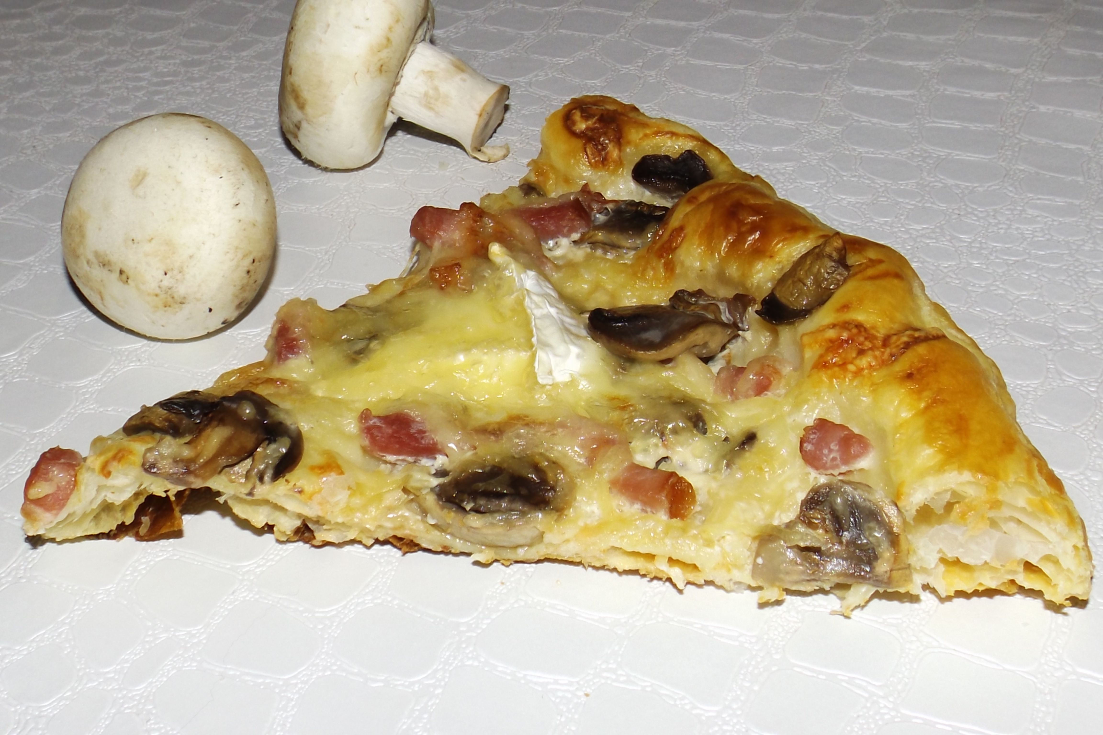 Tarte aux champignons, aux lardons et au camembert