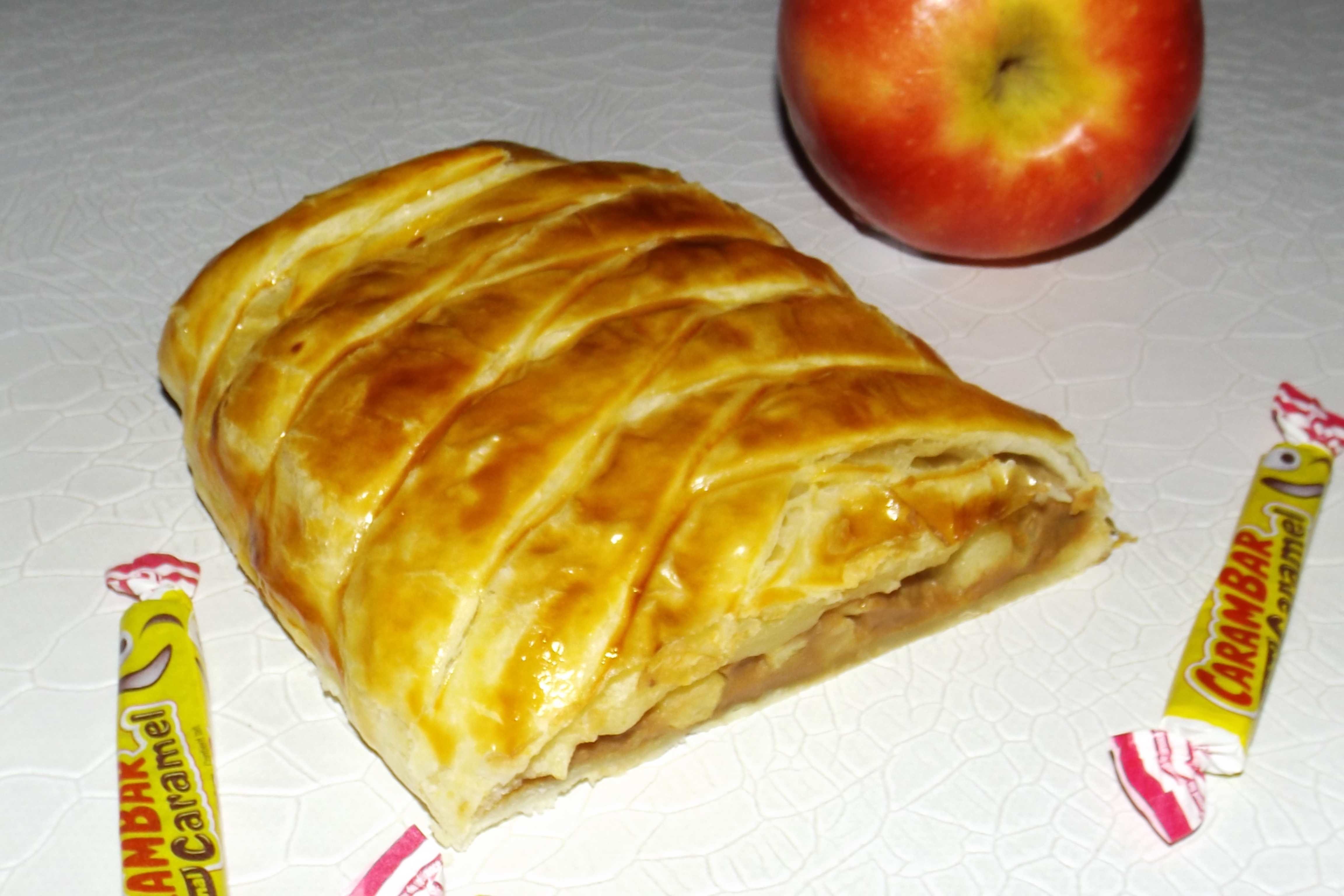 Strudel feuilleté aux pommes et Carambar – Dessert facile et ultra gourmand