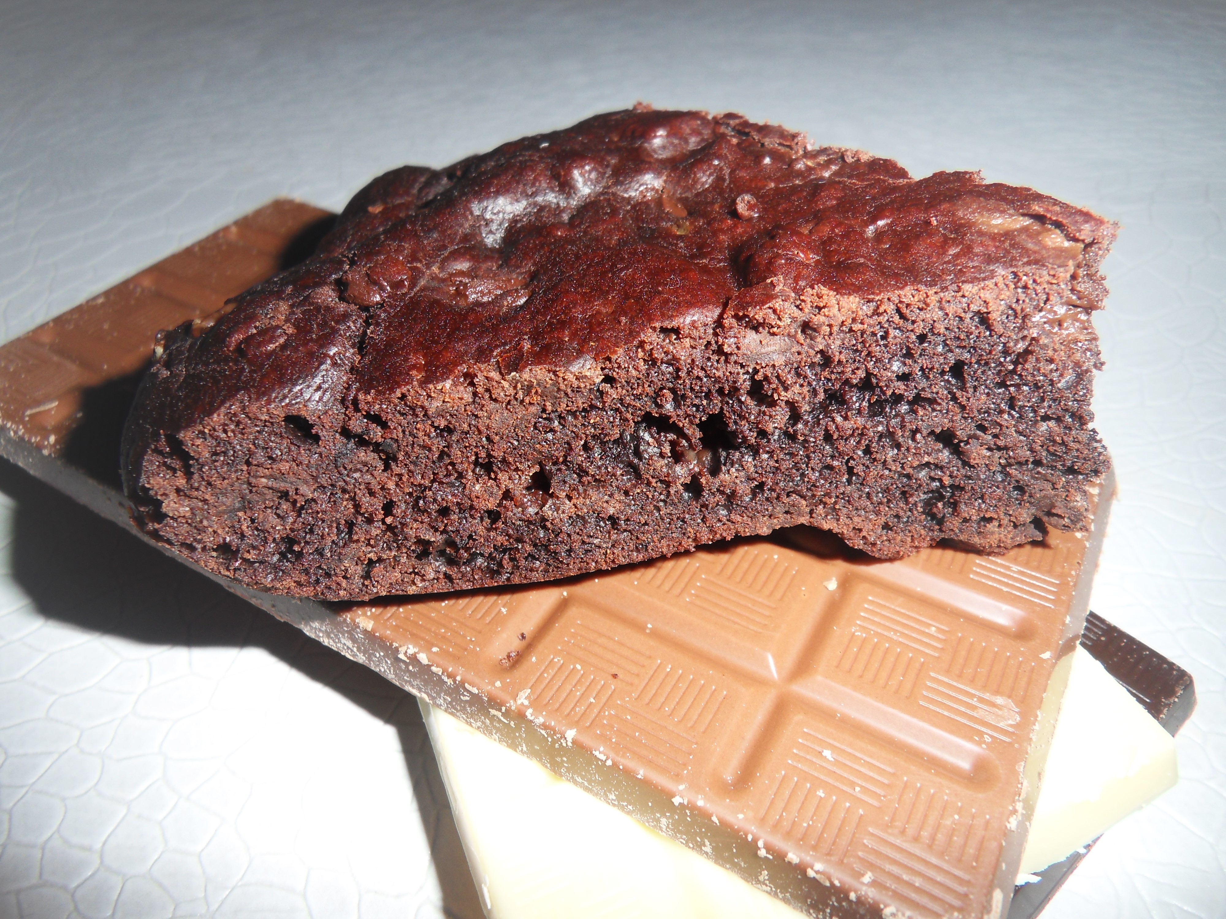 Gâteau extra chocolaté aux 3 pépites (avec ou sans Thermomix)