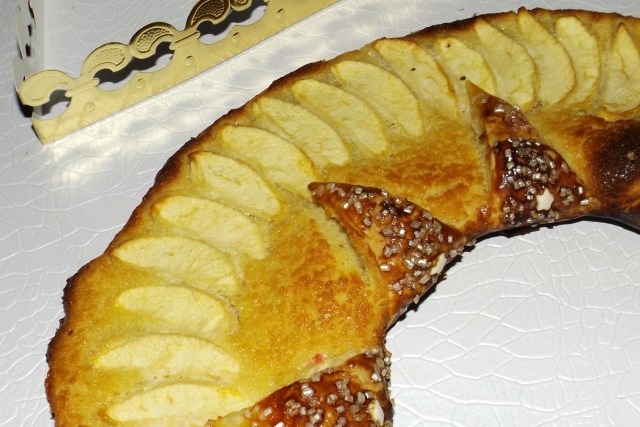 Tarte couronne des rois (pomme et frangipane)