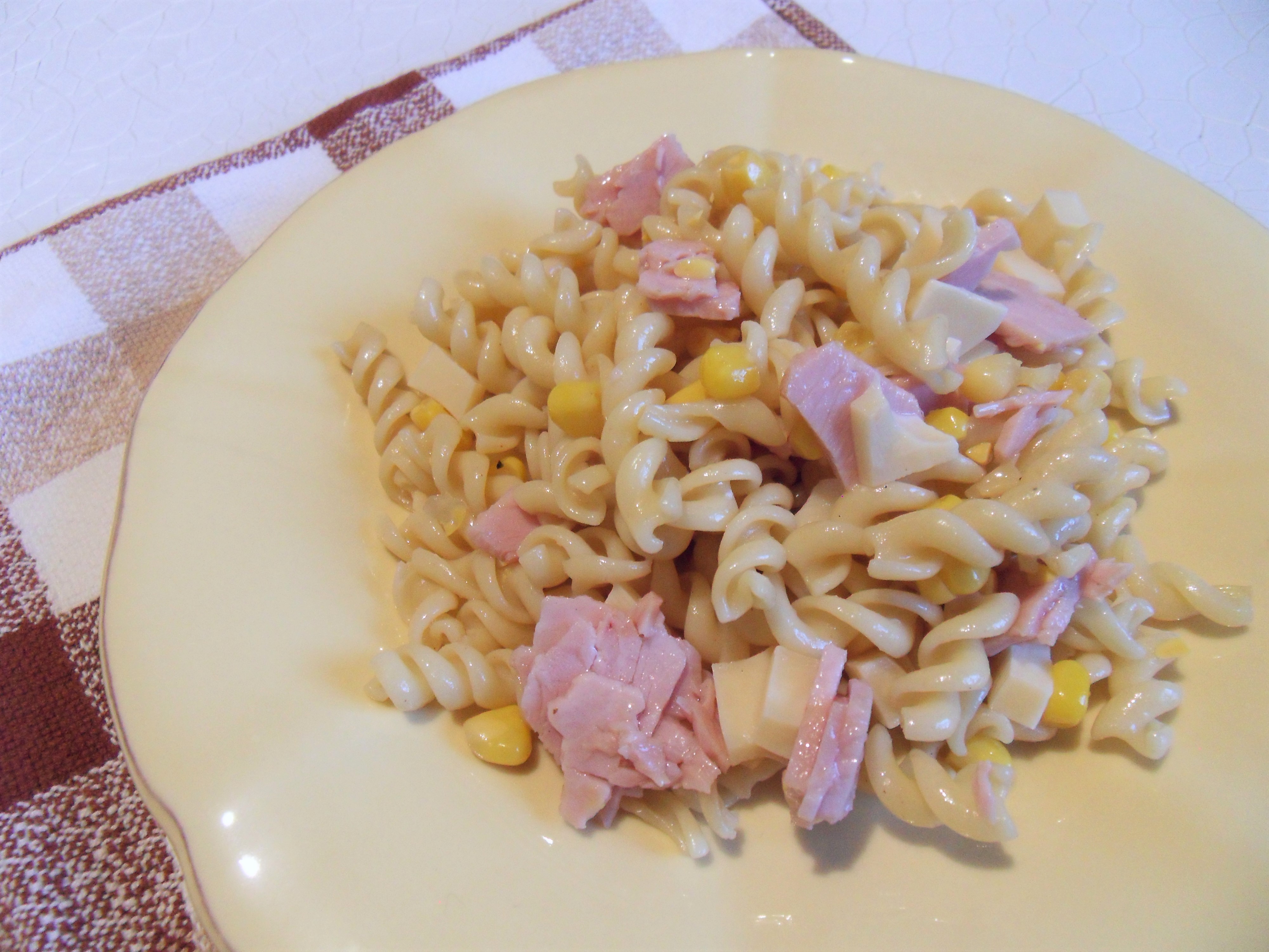 Salade de pâtes au rôti de porc et à l’emmental (Recette Facile)