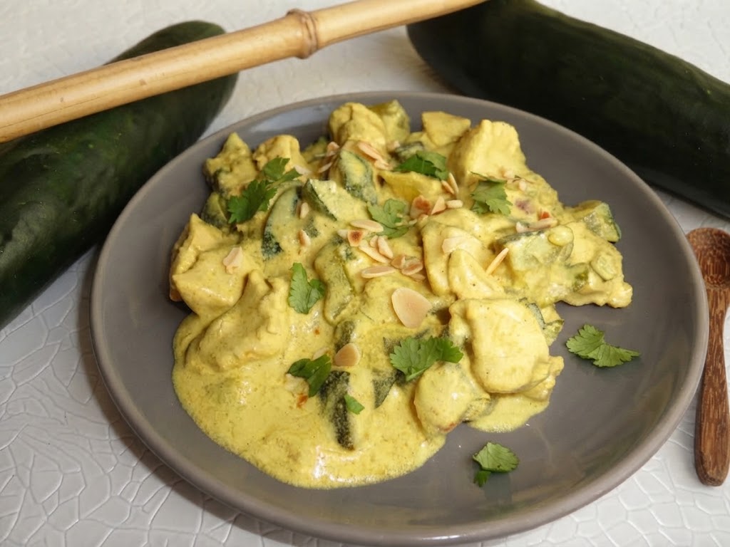 Sauté de poulet au curry, courgettes et coco
