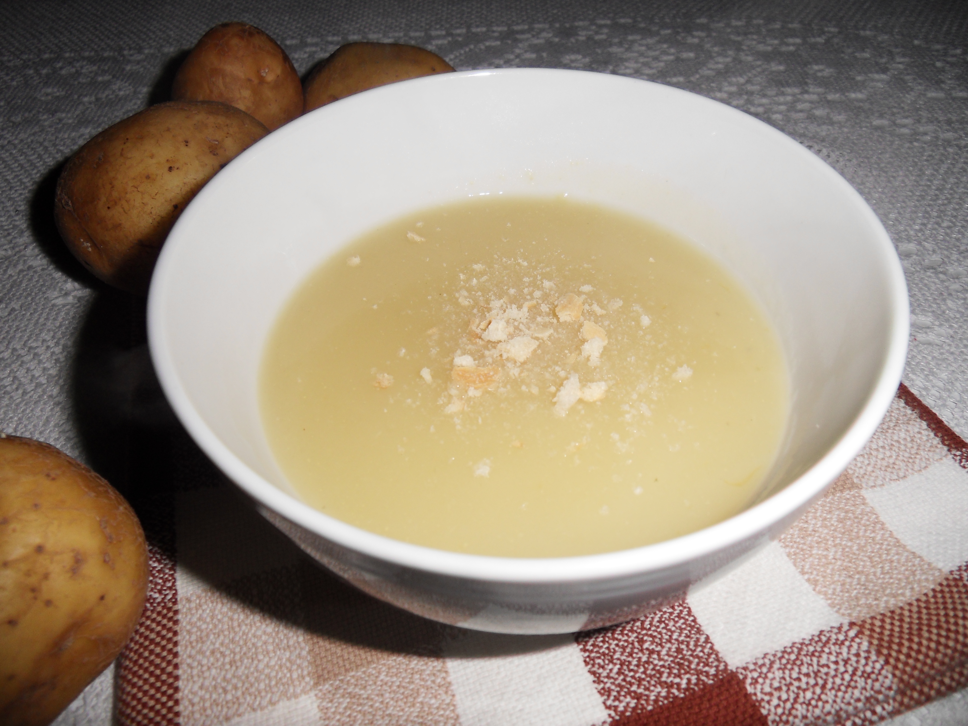 Recette : Potage de pommes de terre crémeux (Grumbeeresupp)