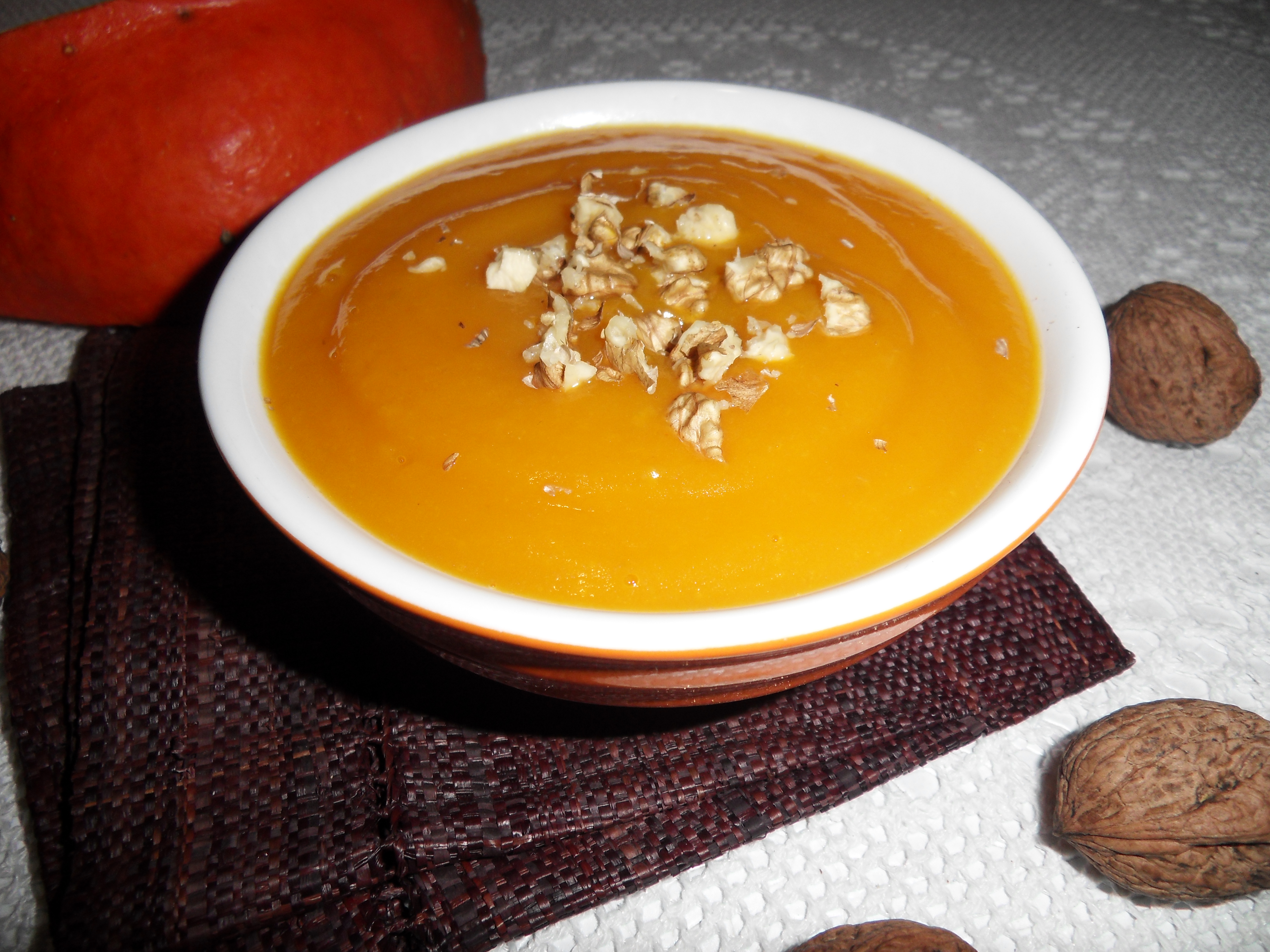 Recette facile de velouté de potiron au roquefort et noix