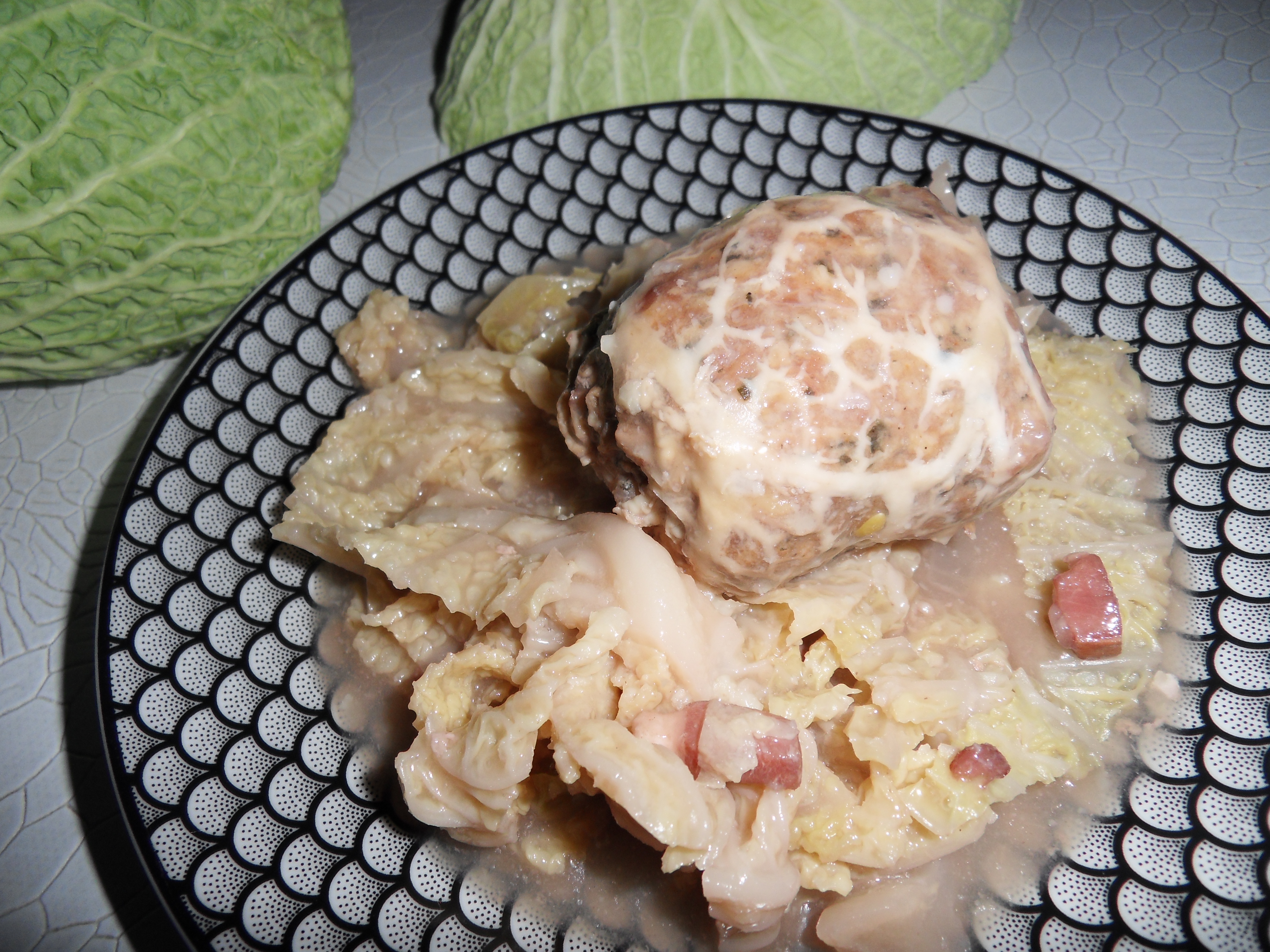 Chou et crépinettes au vin rosé