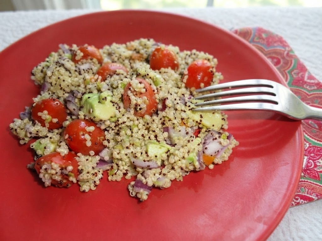 Salade de quinoa à l&rsquo;avocat et tomates cerises