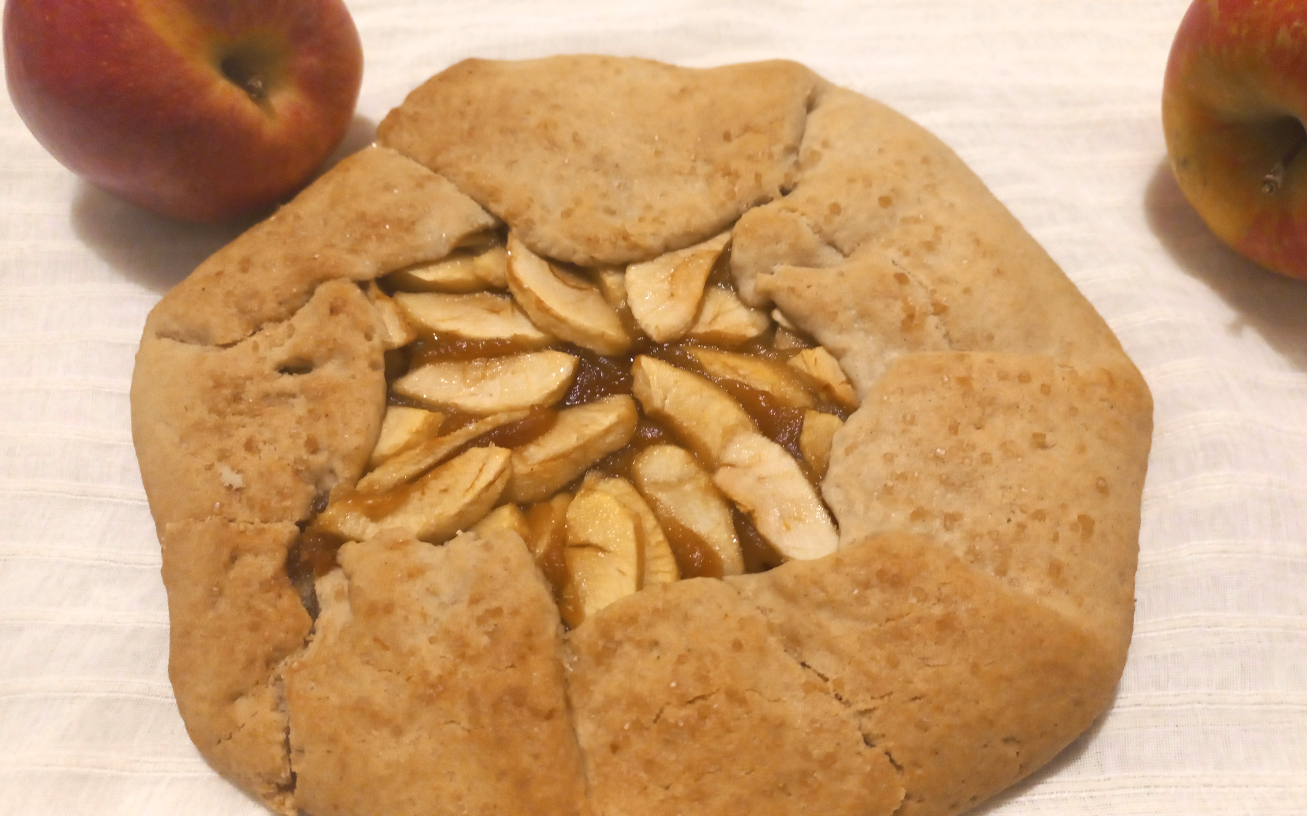 Tarte rustique au beurre de pomme et aux pommes