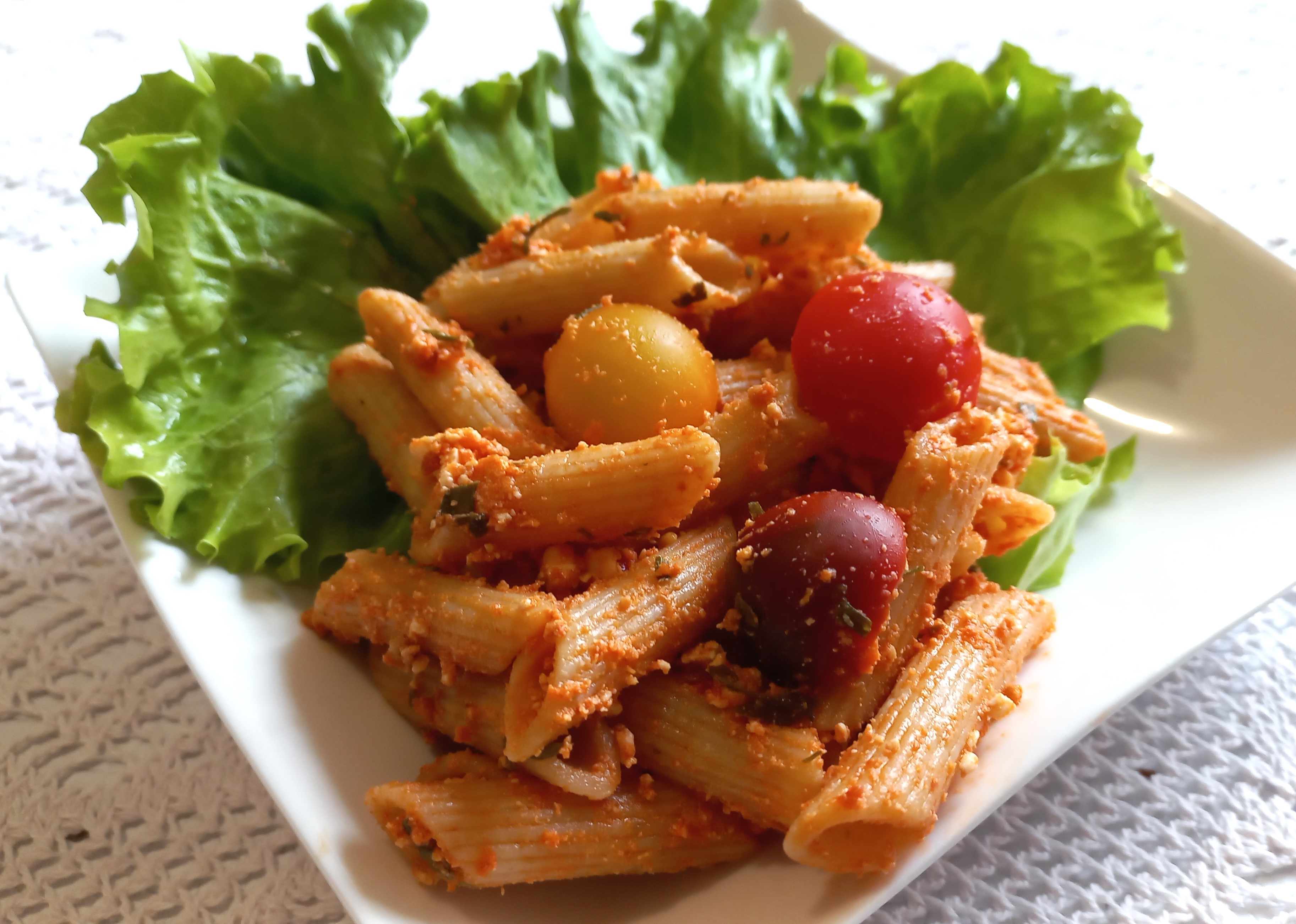 Salade de pâtes FACILE au pesto rouge et feta
