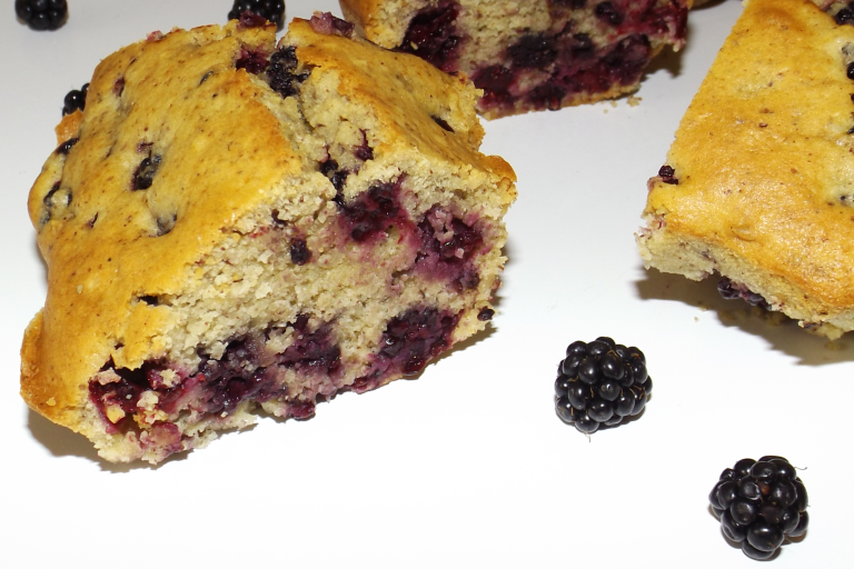 Gâteau aux mûres et noisettes (recette simple et rapide)