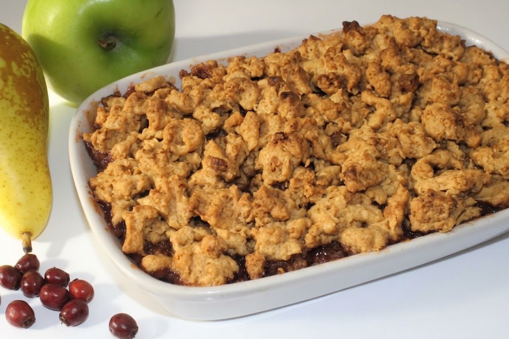 Crumble aux cenelles, poires et spéculoos