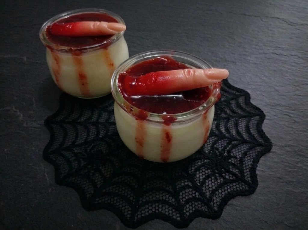Panna cotta d&rsquo;Halloween « doigt ensanglanté »